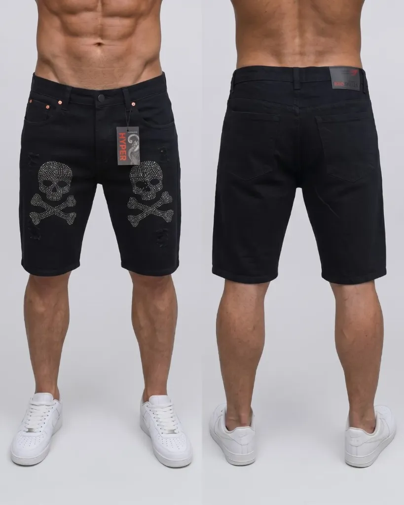 Bermuda rigida negra con diseño de calavera