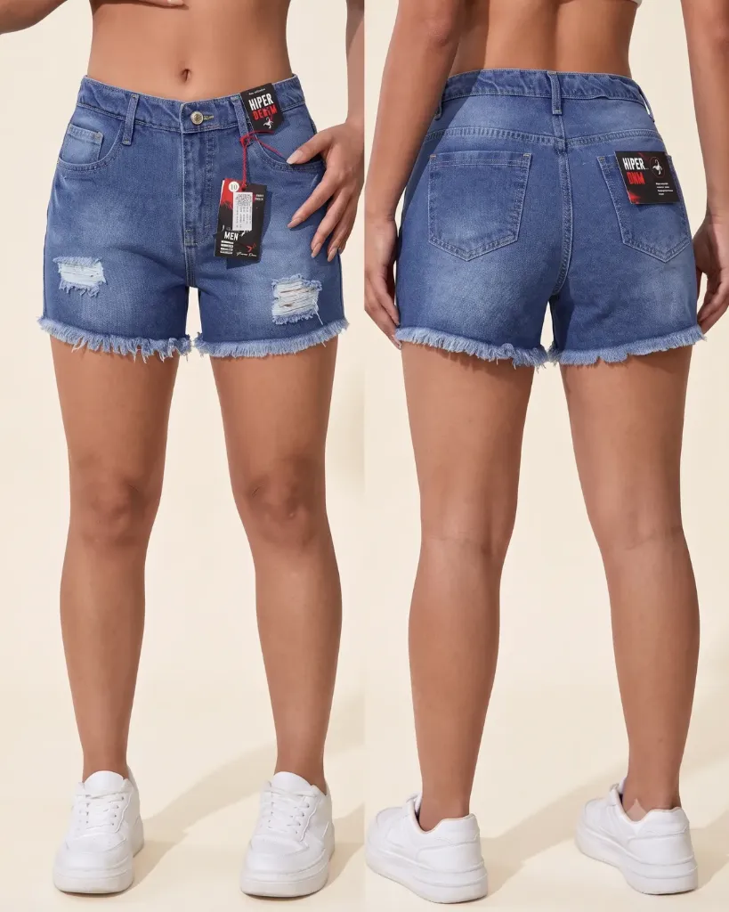 Short rigido rasgado con flecos